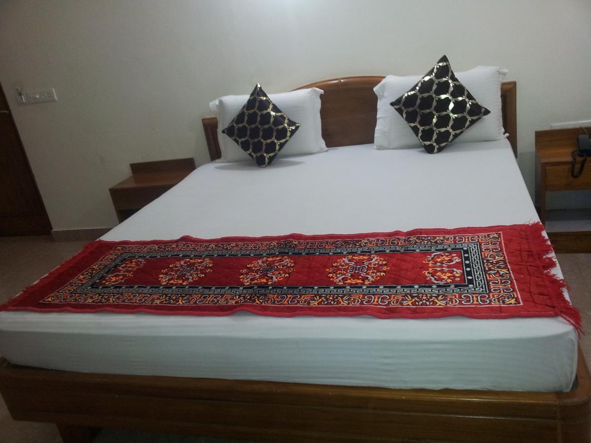 Hotel M J Residency Puri Zewnętrze zdjęcie